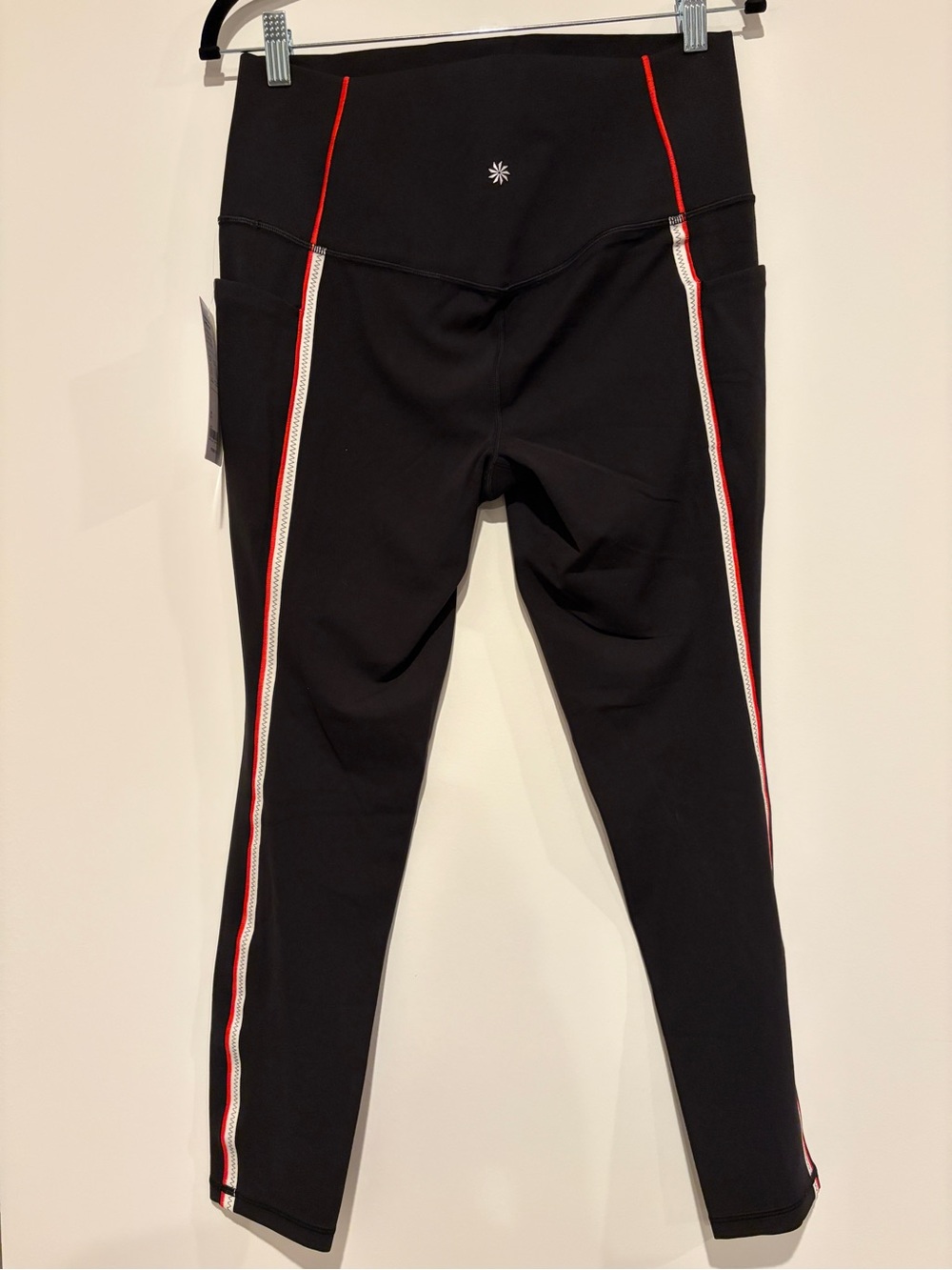 NWT Athleta Salutation Stash Side Stripe Tipped 7/8 Leggings Black Size L
